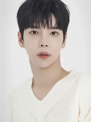 Hyun Woo
