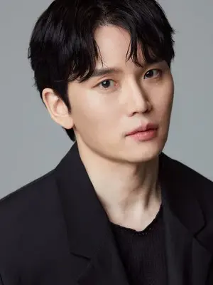 Han Joon Woo