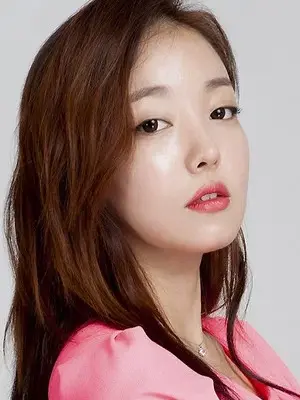 Moon Ji In